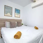 Lovely With Terrace In Ta Xbiex * Santa Vennera