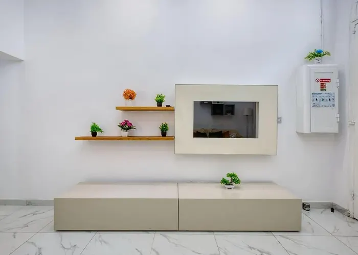 Lovely With Terrace In Ta Xbiex Feriehus