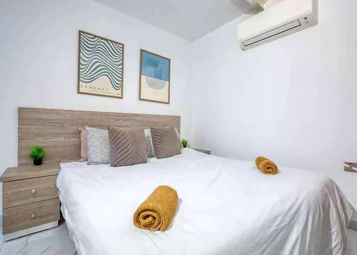 Lovely With Terrace In Ta Xbiex * Santa Vennera