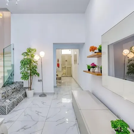 Lovely With Terrace In Ta Xbiex