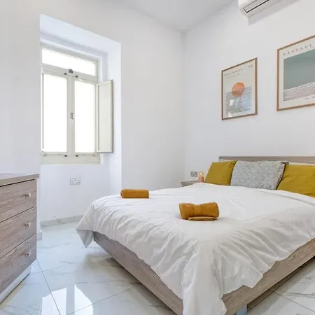 Lovely With Terrace In Ta Xbiex Santa Vennera