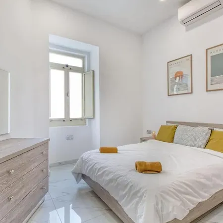 בית נופש Lovely With Terrace In Ta Xbiex *