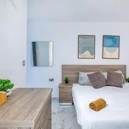 Lovely With Terrace In Ta Xbiex בית נופש *