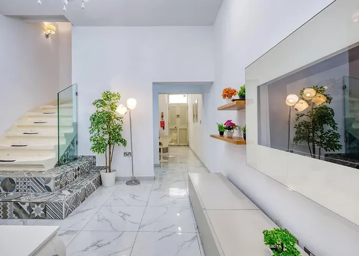 Lovely With Terrace In Ta Xbiex