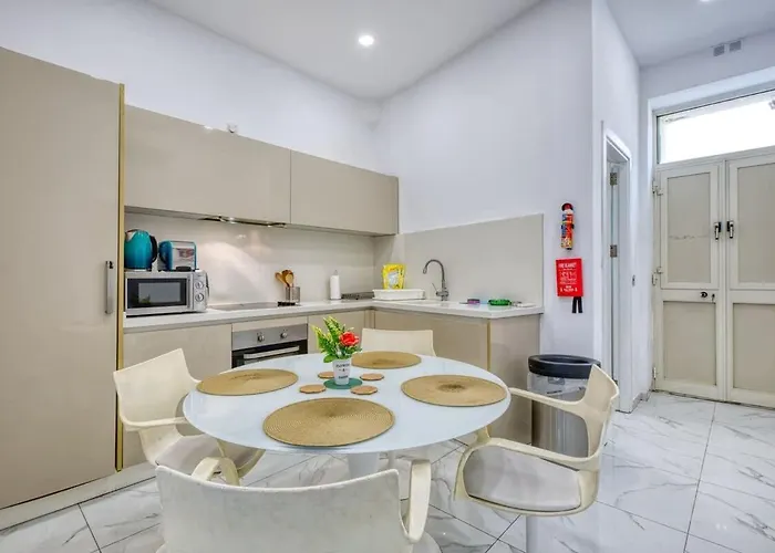 Lovely With Terrace In Ta Xbiex * Santa Vennera