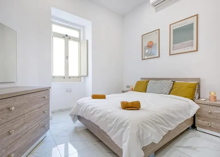 Lovely With Terrace In Ta Xbiex Santa Vennera