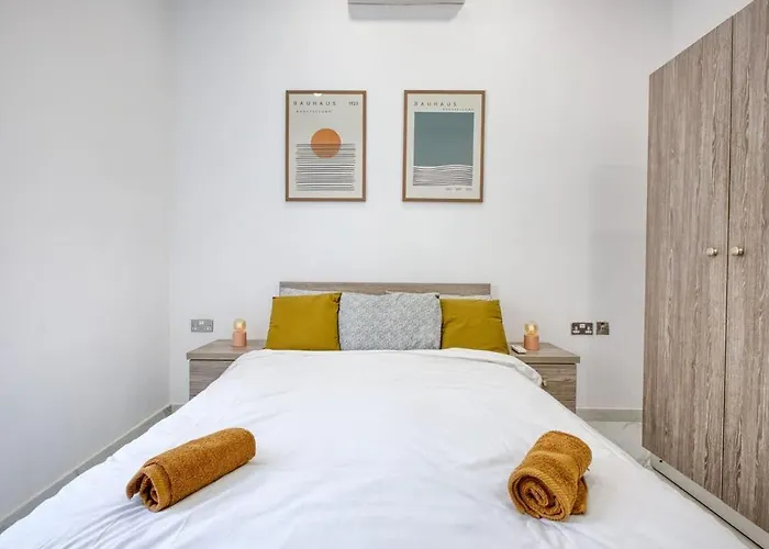 Lovely With Terrace In Ta Xbiex Santa Vennera